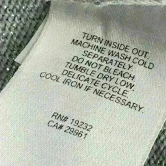 Alfred Dunner Vintage Metallic Grey Short Sleeve Sweater Top Size Petite Medium - Picture 6 of 6